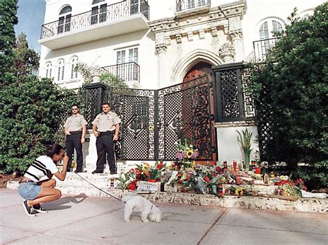 cast l assassinio di gianni versace|fashion designer killed in miami.